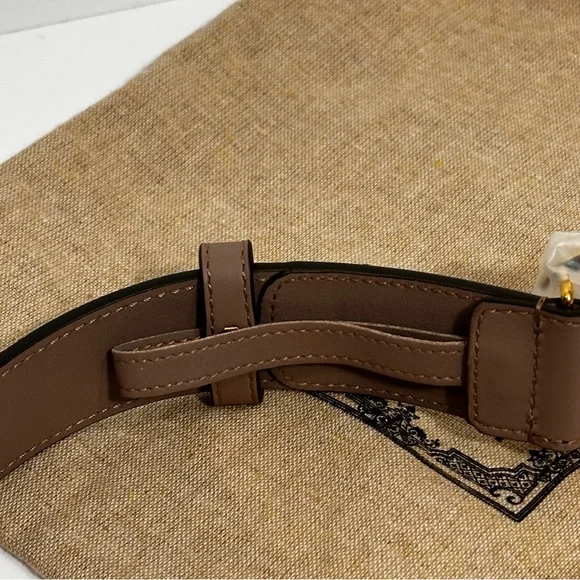 Gucci Taupe Belt with Gold Buckle - Picture 6 of 9